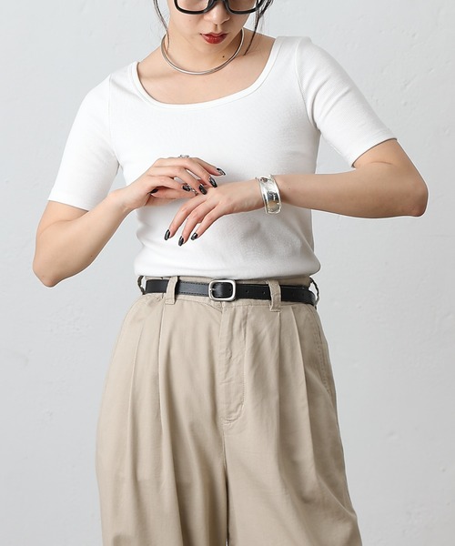 COLONY 2139（コロニートゥーワンスリーナイン）の「スクエアネックリブ半袖プルオーバー（Tシャツ/カットソー・レディース・ブラック/ホワイト/ブラウン/グレイッシュベージュ/チャコールグレー・SMALL/MEDIUM/LARGE）」の8枚目の写真