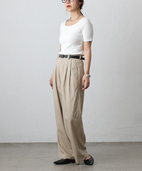 COLONY 2139（コロニートゥーワンスリーナイン）の「スクエアネックリブ半袖プルオーバー（Tシャツ/カットソー・レディース・ブラック/ホワイト/ブラウン/グレイッシュベージュ/チャコールグレー・SMALL/MEDIUM/LARGE）」の7枚目の写真