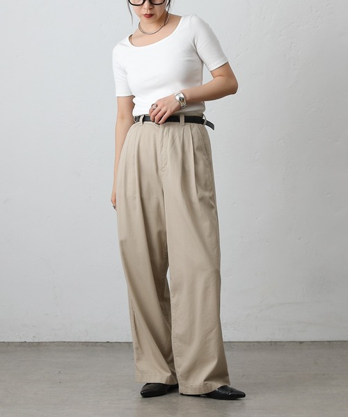 COLONY 2139（コロニートゥーワンスリーナイン）の「スクエアネックリブ半袖プルオーバー（Tシャツ/カットソー・レディース・ブラック/ホワイト/ブラウン/グレイッシュベージュ/チャコールグレー・SMALL/MEDIUM/LARGE）」の6枚目の写真