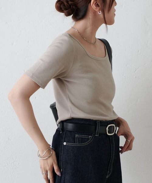 COLONY 2139（コロニートゥーワンスリーナイン）の「スクエアネックリブ半袖プルオーバー（Tシャツ/カットソー・レディース・ブラック/ホワイト/ブラウン/グレイッシュベージュ/チャコールグレー・SMALL/MEDIUM/LARGE）」の20枚目の写真