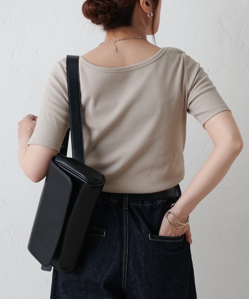 COLONY 2139（コロニートゥーワンスリーナイン）の「スクエアネックリブ半袖プルオーバー（Tシャツ/カットソー・レディース・ブラック/ホワイト/ブラウン/グレイッシュベージュ/チャコールグレー・SMALL/MEDIUM/LARGE）」の21枚目の写真