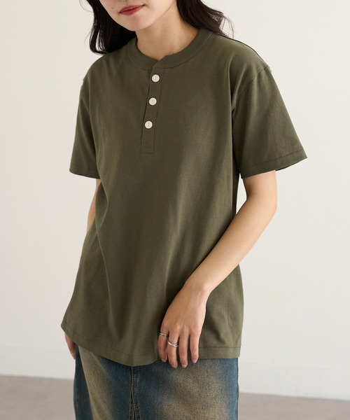 CROSS & STITCH(クロスステッチ)の「【Cross&Stitch】オープンエンド マックスウェイト ヘンリーネックTシャツ OE1120(Tシャツ/カットソー・メンズ・ホワイト/インディゴブルー/ネイビー/スミクロ/ブラック/アーミー/ナチュラル/グレー・S/M/L/XL)」の6枚目の写真