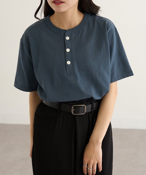CROSS & STITCH(クロスステッチ)の「【Cross&Stitch】オープンエンド マックスウェイト ヘンリーネックTシャツ OE1120(Tシャツ/カットソー・メンズ・ホワイト/インディゴブルー/ネイビー/スミクロ/ブラック/アーミー/ナチュラル/グレー・S/M/L/XL)」の8枚目の写真