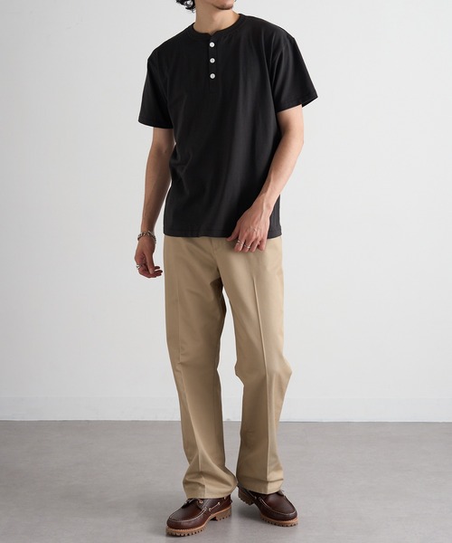 CROSS & STITCH(クロスステッチ)の「【Cross&Stitch】オープンエンド マックスウェイト ヘンリーネックTシャツ OE1120(Tシャツ/カットソー・メンズ・ホワイト/インディゴブルー/ネイビー/スミクロ/ブラック/アーミー/ナチュラル/グレー・S/M/L/XL)」の22枚目の写真