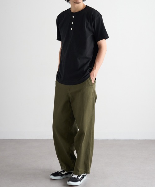 CROSS & STITCH(クロスステッチ)の「【Cross&Stitch】オープンエンド マックスウェイト ヘンリーネックTシャツ OE1120(Tシャツ/カットソー・メンズ・ホワイト/インディゴブルー/ネイビー/スミクロ/ブラック/アーミー/ナチュラル/グレー・S/M/L/XL)」の16枚目の写真