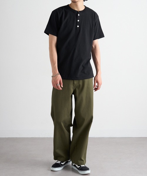 CROSS & STITCH(クロスステッチ)の「【Cross&Stitch】オープンエンド マックスウェイト ヘンリーネックTシャツ OE1120(Tシャツ/カットソー・メンズ・ホワイト/インディゴブルー/ネイビー/スミクロ/ブラック/アーミー/ナチュラル/グレー・S/M/L/XL)」の15枚目の写真
