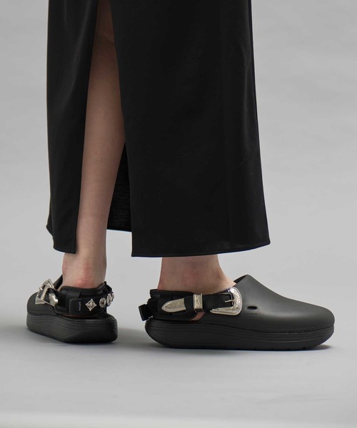 TOGA PULLA（トーガ　プルラ）の「《ZOZOTOWN限定》【TOGA PULLA/トーガプルラ】CAPPO TOGA × SUICOKE SP/トーガ×スイコック ラバーサンダル（サンダル・レディース・ブラック・24/25/26/27）」の4枚目の写真