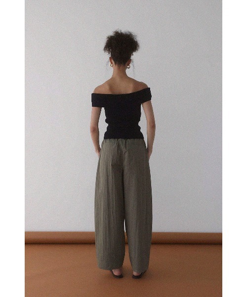 ALEXIA STAM（アリシアスタン）の「Barrel Leg Pants /ワイドタックパンツ（その他パンツ・レディース・カーキ/チャコールグレー・S/M）」の9枚目の写真