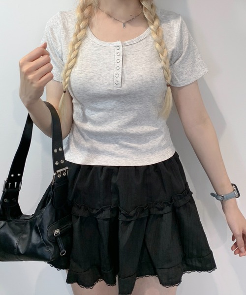 SHEPP(シープ)の「ヘンリーネック コンパクト半袖Tシャツ 華奢見せ スタイルアップ(Tシャツ/カットソー・レディース・ブラック/ホワイト/オートミール・M)」の5枚目の写真
