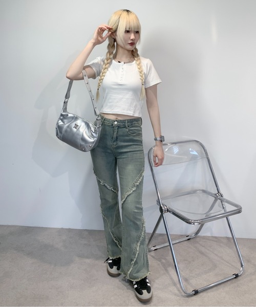 SHEPP(シープ)の「ヘンリーネック コンパクト半袖Tシャツ 華奢見せ スタイルアップ(Tシャツ/カットソー・レディース・ブラック/ホワイト/オートミール・M)」の13枚目の写真
