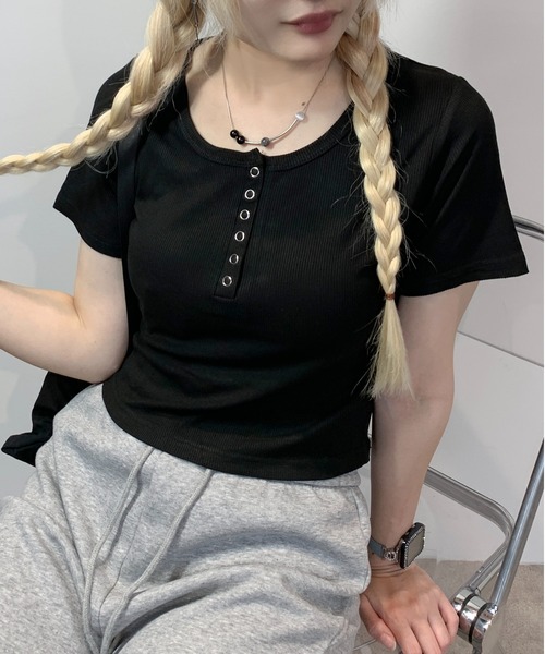 SHEPP(シープ)の「ヘンリーネック コンパクト半袖Tシャツ 華奢見せ スタイルアップ(Tシャツ/カットソー・レディース・ブラック/ホワイト/オートミール・M)」の15枚目の写真