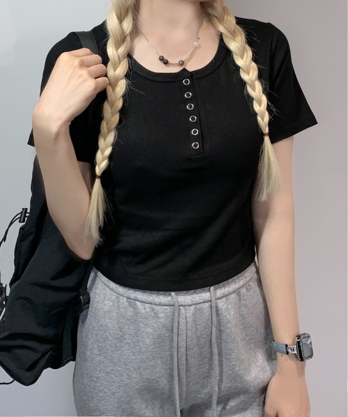 SHEPP(シープ)の「ヘンリーネック コンパクト半袖Tシャツ 華奢見せ スタイルアップ(Tシャツ/カットソー・レディース・ブラック/ホワイト/オートミール・M)」の18枚目の写真