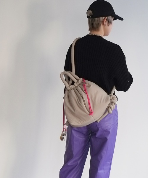 COMMON WARE（コモンウェアー）の「EM:cheek チーク puff kinchaku 2WAY tote パフ巾着2WAYショルダーバッグ（ショルダーバッグ・レディース・ブラック/パープル/グレー/イエロー・FREE）」の3枚目の写真