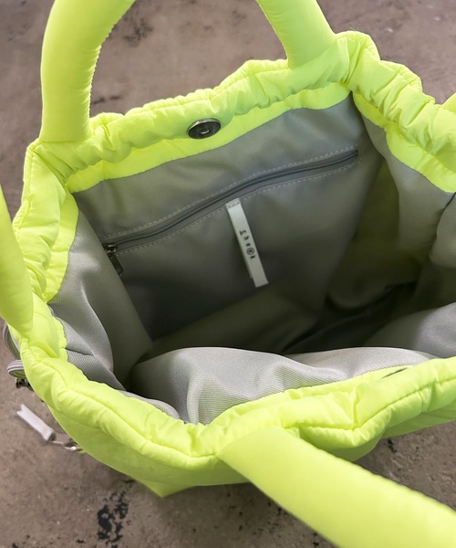 COMMON WARE（コモンウェアー）の「EM:cheek チーク puff kinchaku 2WAY tote パフ巾着2WAYショルダーバッグ（ショルダーバッグ・レディース・ブラック/パープル/グレー/イエロー・FREE）」の12枚目の写真