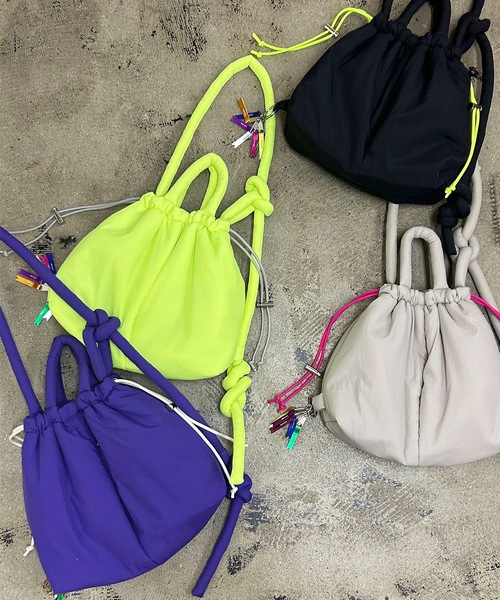 COMMON WARE（コモンウェアー）の「EM:cheek チーク puff kinchaku 2WAY tote パフ巾着2WAYショルダーバッグ（ショルダーバッグ・レディース・ブラック/パープル/グレー/イエロー・FREE）」の5枚目の写真