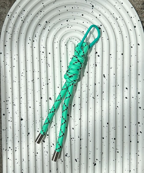 VitaFelice（ヴィータフェリーチェ）の「コードストラップチャーム パラコードキーホルダー カラビナ付き（チャーム・レディース・ブラック/ブラウン/ブラック系/ミント/ブルー系・FREE）」の4枚目の写真