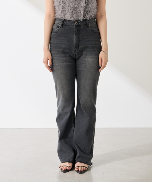 COLLAGE GALLARDAGALANTE（コラージュガリャルダガランテ）の「Q.anos/セルフカットフレアデニム（デニムパンツ・レディース・ブルー/ブラック/インディゴブルー・1/0）」の6枚目の写真