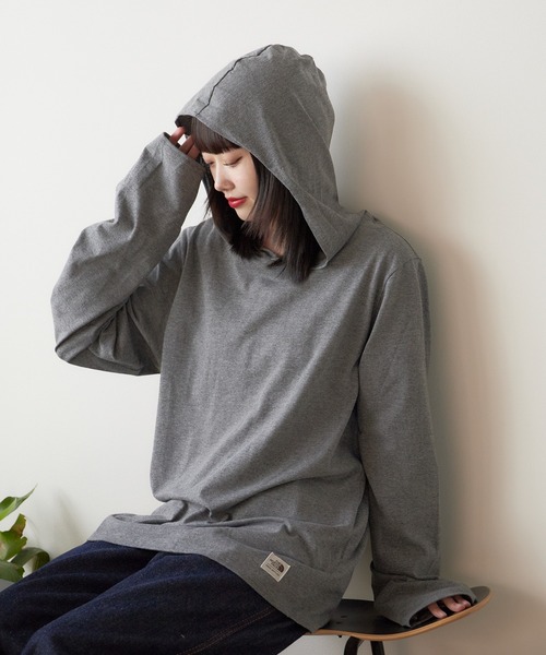 THE NORTH FACE(ザノースフェイス)の「日本未発売 THE NORTH FACE/ザノースフェイス L/S ワンポイントロゴ フード付き プルオーバーロングスリーブTシャツ(パーカー・レディース・ブルー/スミクロ/グレー・L/M/XL)」の3枚目の写真