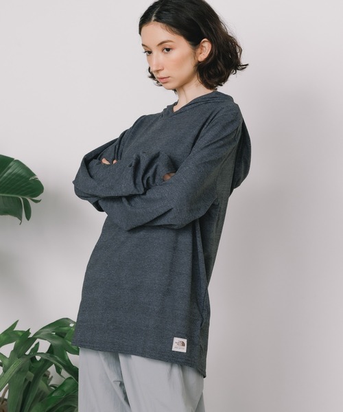 THE NORTH FACE(ザノースフェイス)の「日本未発売 THE NORTH FACE/ザノースフェイス L/S ワンポイントロゴ フード付き プルオーバーロングスリーブTシャツ(パーカー・レディース・ブルー/スミクロ/グレー・L/M/XL)」の6枚目の写真