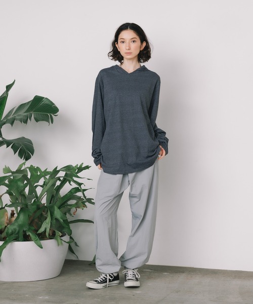 THE NORTH FACE(ザノースフェイス)の「日本未発売 THE NORTH FACE/ザノースフェイス L/S ワンポイントロゴ フード付き プルオーバーロングスリーブTシャツ(パーカー・レディース・ブルー/スミクロ/グレー・L/M/XL)」の9枚目の写真