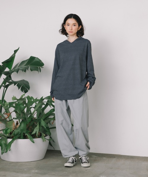 THE NORTH FACE(ザノースフェイス)の「日本未発売 THE NORTH FACE/ザノースフェイス L/S ワンポイントロゴ フード付き プルオーバーロングスリーブTシャツ(パーカー・レディース・ブルー/スミクロ/グレー・L/M/XL)」の10枚目の写真