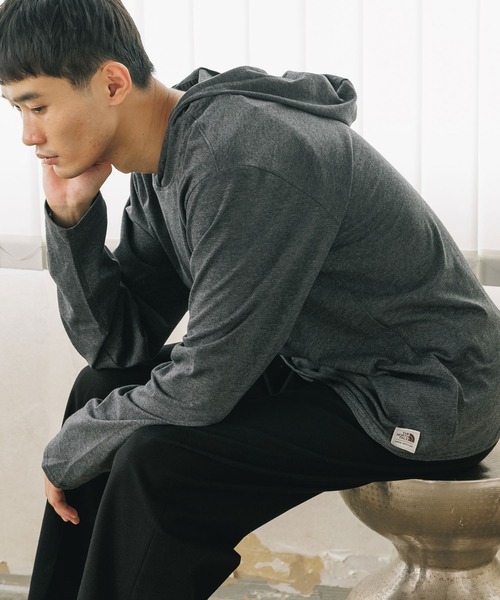 THE NORTH FACE(ザノースフェイス)の「日本未発売 THE NORTH FACE/ザノースフェイス L/S ワンポイントロゴ フード付き プルオーバーロングスリーブTシャツ(パーカー・レディース・ブルー/スミクロ/グレー・L/M/XL)」の11枚目の写真