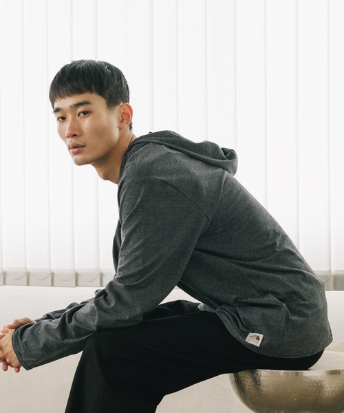 THE NORTH FACE(ザノースフェイス)の「日本未発売 THE NORTH FACE/ザノースフェイス L/S ワンポイントロゴ フード付き プルオーバーロングスリーブTシャツ(パーカー・レディース・ブルー/スミクロ/グレー・L/M/XL)」の13枚目の写真