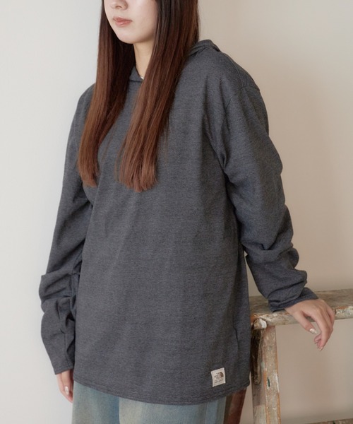THE NORTH FACE(ザノースフェイス)の「日本未発売 THE NORTH FACE/ザノースフェイス L/S ワンポイントロゴ フード付き プルオーバーロングスリーブTシャツ(パーカー・レディース・ブルー/スミクロ/グレー・L/M/XL)」の17枚目の写真