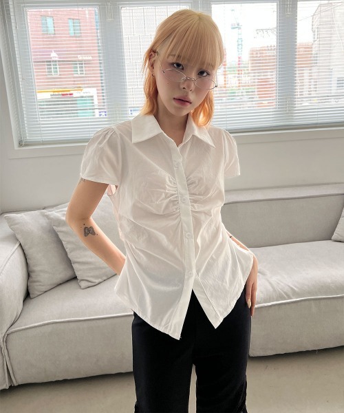 4INT.(フォイント)の「【スリム見え/二の腕カバー】無地 ストライプ シャーリング 半袖 クロップド シャツ(シャツ/ブラウス・レディース・ホワイト/ライトブルー/ブルー・FREE)」の11枚目の写真