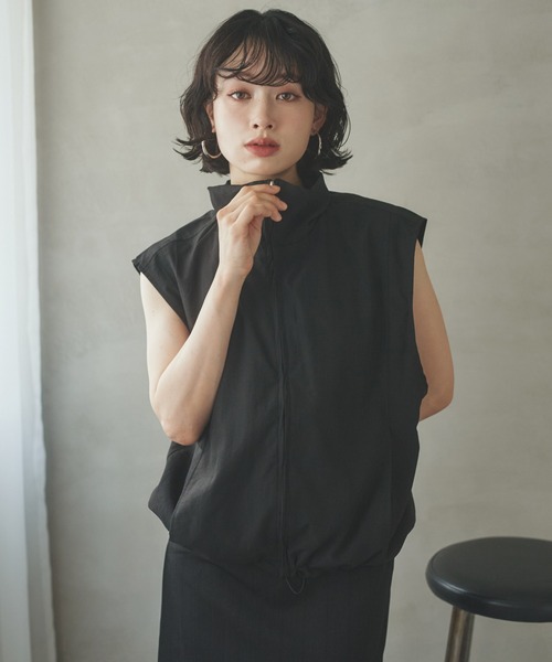 LAULEN(ローレン)の「stand collar zipper vest /スタンドカラーフロントジッパーベスト(ベスト・レディース・ベージュ/ブラック・FREE)」の4枚目の写真