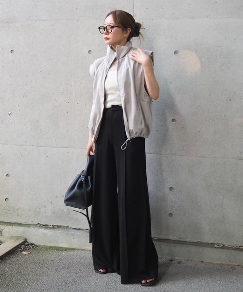 LAULEN(ローレン)の「stand collar zipper vest /スタンドカラーフロントジッパーベスト(ベスト・レディース・ベージュ/ブラック・FREE)」の11枚目の写真