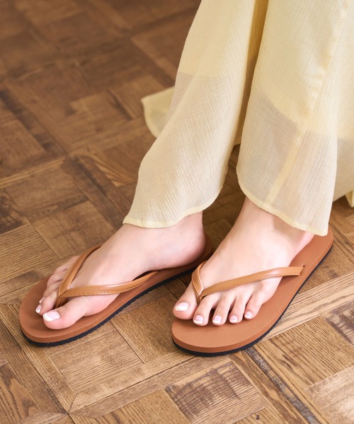 KOBE LETTUCE(コウベレタス)の「軽量フラットトングサンダル(サンダル・レディース・キャメル/グレー/ブラック・S/M/L)」の11枚目の写真