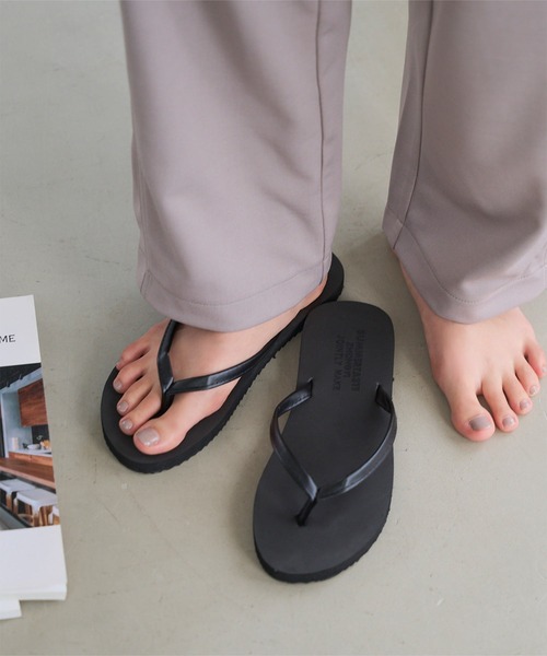 KOBE LETTUCE(コウベレタス)の「軽量フラットトングサンダル(サンダル・レディース・キャメル/グレー/ブラック・S/M/L)」の7枚目の写真