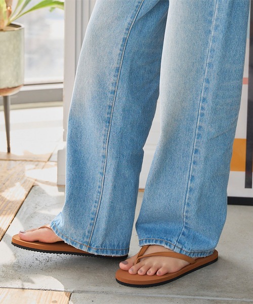 KOBE LETTUCE(コウベレタス)の「軽量フラットトングサンダル(サンダル・レディース・キャメル/グレー/ブラック・S/M/L)」の10枚目の写真