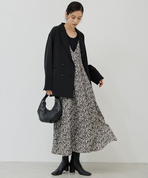 GALLARDAGALANTE(ガリャルダガランテ)の「【万能ワンピース】【オールシーズン活躍】ディープVキャミワンピース(ワンピース・レディース・オフホワイト/ブラック/グレイッシュベージュ・FREE)」の4枚目の写真