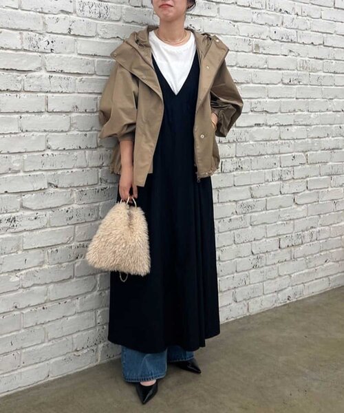 GALLARDAGALANTE(ガリャルダガランテ)の「【万能ワンピース】【オールシーズン活躍】ディープVキャミワンピース(ワンピース・レディース・オフホワイト/ブラック/グレイッシュベージュ・FREE)」の19枚目の写真