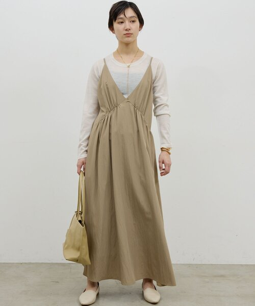 GALLARDAGALANTE(ガリャルダガランテ)の「【万能ワンピース】【オールシーズン活躍】ディープVキャミワンピース(ワンピース・レディース・オフホワイト/ブラック/グレイッシュベージュ・FREE)」の10枚目の写真