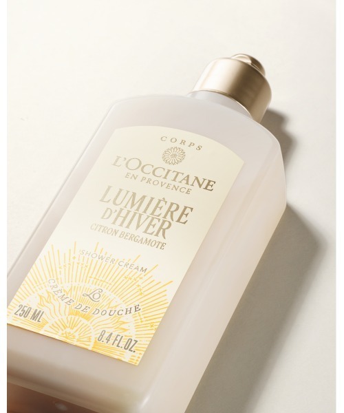 L'OCCITANE（ロクシタン）の「【数量限定】ルミエール・ディヴェール シャワークリーム 250ｍL ボディソープ（石鹸/ボディソープ・レディース・その他・FREE）」の2枚目の写真