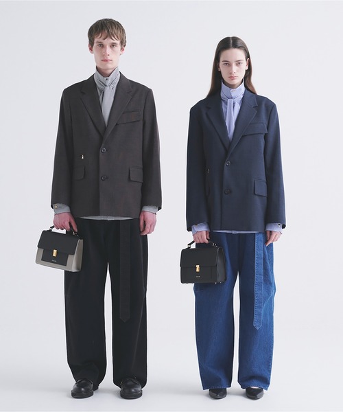 CULLNI(クルニ)の「Clasp lock Leather Pocket Hand Bag(ショルダーバッグ・メンズ・ブルーグリーン/ブラウン系/ブラック/オフホワイト/グレー・ONESIZE)」の8枚目の写真