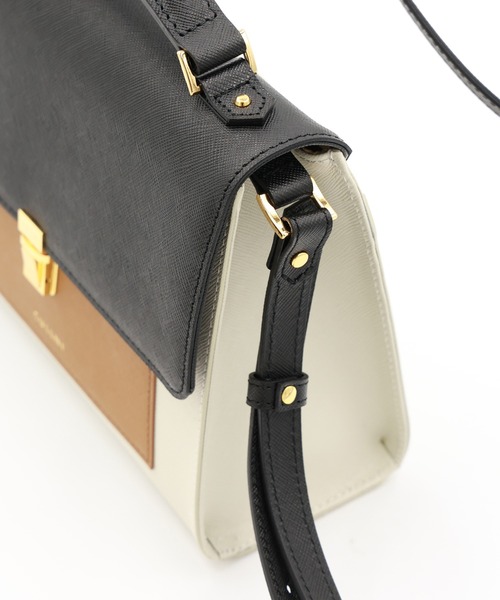 CULLNI(クルニ)の「Clasp lock Leather Pocket Hand Bag(ショルダーバッグ・メンズ・ブルーグリーン/ブラウン系/ブラック/オフホワイト/グレー・ONESIZE)」の10枚目の写真