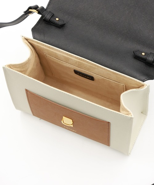 CULLNI(クルニ)の「Clasp lock Leather Pocket Hand Bag(ショルダーバッグ・メンズ・ブルーグリーン/ブラウン系/ブラック/オフホワイト/グレー・ONESIZE)」の13枚目の写真
