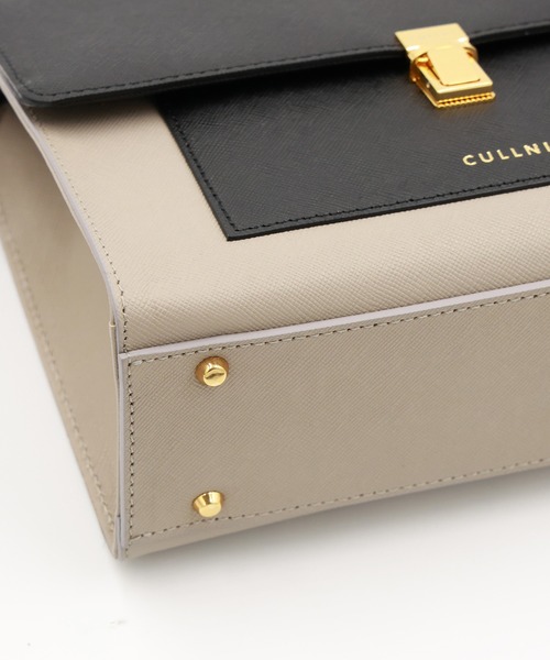 CULLNI(クルニ)の「Clasp lock Leather Pocket Hand Bag(ショルダーバッグ・メンズ・ブルーグリーン/ブラウン系/ブラック/オフホワイト/グレー・ONESIZE)」の16枚目の写真