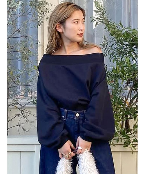 Ungrid（アングリッド）の「オフショルスウェット（スウェット・レディース・ボルドー/グリーン系その他/ライトグレー/ブラック・FREE）」の2枚目の写真