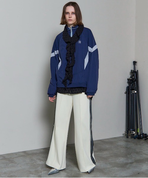 MAISON SPECIAL（メゾンスペシャル）の「RUSH Logo Nylon Sporty Tops