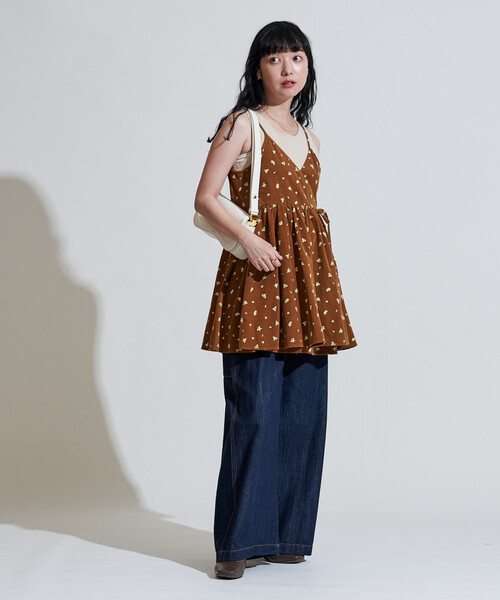 FREAK'S STORE（フリークスストア）の「カントリーフラワー コーデュロイ カシュクールキャミソール＜セットアップ対応＞/小花柄（キャミソール・レディース・キャメル/チャコール/ナチュラル・ﾌﾘ-）」の10枚目の写真