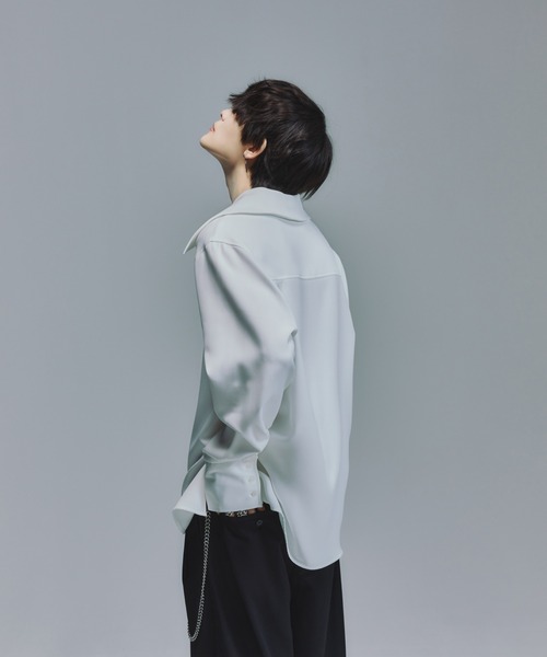 welise(ウェライズ)の「welise×犬飼京 -ephemeral- リッチドレープスムース ビックカラー&カフス 2wayオープンカラー/レギュラーカラー シャツ(シャツ/ブラウス・メンズ・ブラック/ホワイト・XS/L/M/S)」の6枚目の写真