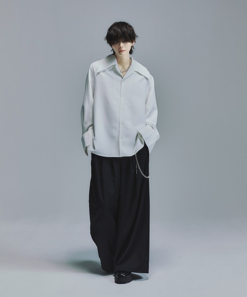 welise(ウェライズ)の「welise×犬飼京 -ephemeral- リッチドレープスムース ビックカラー&カフス 2wayオープンカラー/レギュラーカラー シャツ(シャツ/ブラウス・メンズ・ブラック/ホワイト・XS/L/M/S)」の7枚目の写真