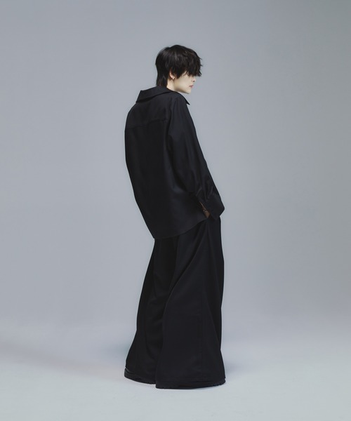 welise(ウェライズ)の「welise×犬飼京 -ephemeral- リッチドレープスムース ビックカラー&カフス 2wayオープンカラー/レギュラーカラー シャツ(シャツ/ブラウス・メンズ・ブラック/ホワイト・XS/L/M/S)」の13枚目の写真