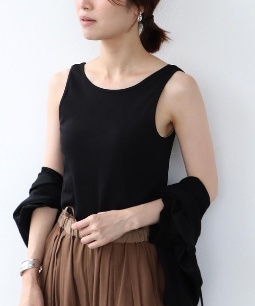 Jines(ジネス)の「【接触冷感】バックオープンタンクトップ(タンクトップ・レディース・グレイッシュベージュ/ブラウン/ブラック・38)」の1枚目の写真