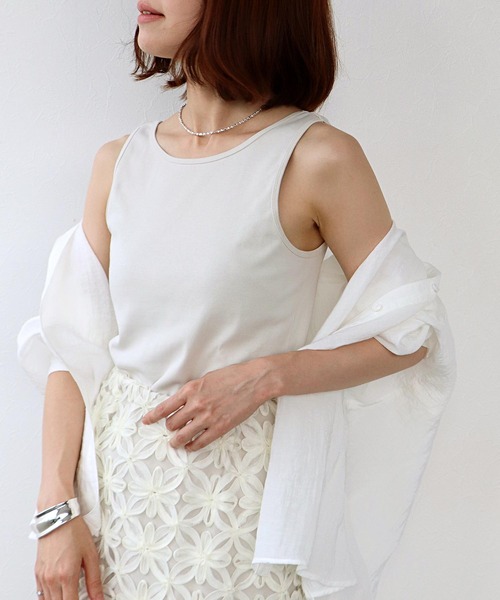 Jines(ジネス)の「【接触冷感】バックオープンタンクトップ(タンクトップ・レディース・グレイッシュベージュ/ブラウン/ブラック・38)」の5枚目の写真